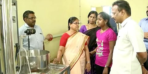 வறுமையிலும் ‘ஜே.இ.இ.’ தேர்வில் வென்ற பழங்குடியின மாணவி