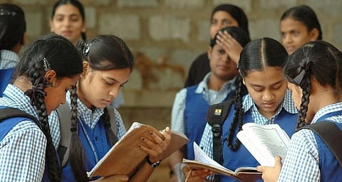 சிபிஎஸ்இ மாணவர்களின் தேர்வு கட்டணம் உயர்வு