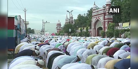 நாடு முழுவதும் பக்ரீத் கொண்டாட்டம்: இஸ்லாமியர்கள் சிறப்புத் தொழுகை
