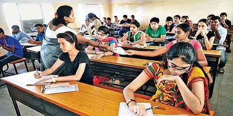 உதவிப் பேராசிரியர் பணி: 2,331 காலியிடங்கள் அறிவிப்பு!