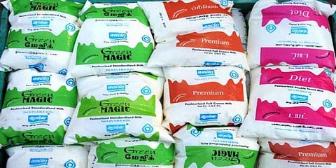 காலாவதியான ஆவின் பால் விற்பனை - ஒருவர் சஸ்பெண்ட்