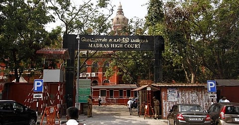 அறநிலையத் துறையினர் உறுதிமொழி எடுக்கக்கோரும் வழக்கு: தமிழக அரசு பதிலளிக்க உத்தரவு