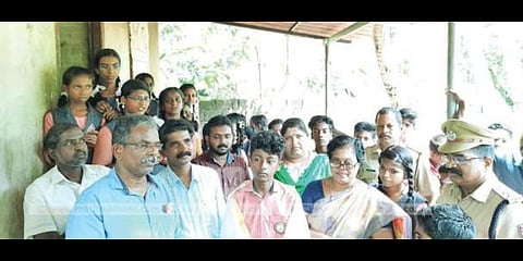 கேரள ஊடகங்களில் டாப் நியூஸ் ஆன சிறுவன் சுனில் - வறுமைக்கு நடுவில் வெளிப்பட்ட வீரம்