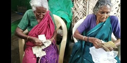“நாங்கள் சிறுக சிறுக சேமித்த பணம் செல்லாதா..?” பேரன், பேத்திக்காக ரூ.46,000 பணத்தோடு வேதனையில் பாட்டிகள்..!