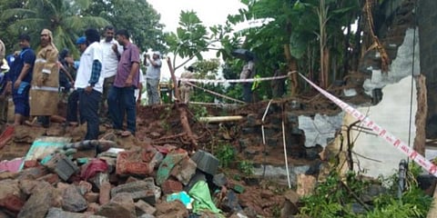 மேட்டுப்பாளையத்தில் சுவர் இடிந்து 17 பேர் உயிரிழப்பு : வீட்டு உரிமையாளர் மீது வழக்குப்பதிவு
