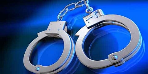 விழுப்புரம் சம்பவம் எதிரொலி : சேலத்தில் லாட்டரி விற்ற குடும்பம் கைது