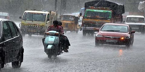 காற்றின் வேகமாறுபாடு காரணமாக தமிழகத்தில் மழைக்கு வாய்ப்பு - வானிலை ஆய்வு மையம்