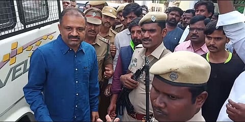 பரோல் முடிந்து சிறைக்கு அழைத்துச் செல்லப்பட்ட பேரறிவாளன்