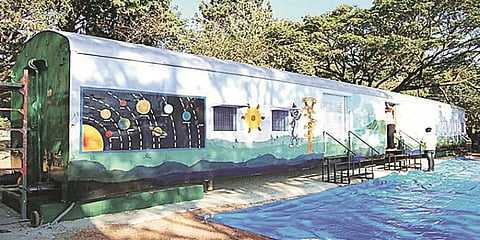 பள்ளி வகுப்பறைகளாக மாறிய ரயில் பெட்டிகள் - அதிகாரிகளின் சூப்பர் பிளான்..!