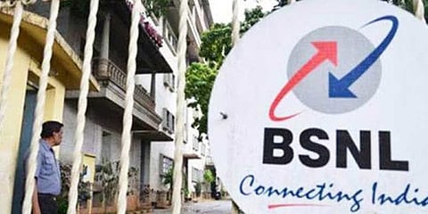 பிஎஸ்என்எல் ஊழியர்கள் 78,000 பேர் இன்றுடன் விருப்ப ஓய்வு