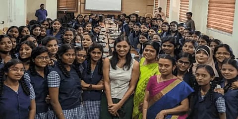 சாதித்த பெண்களுடன் மாணவிகள் உரையாடல் : சென்னை மாநகராட்சி பள்ளியில் நிகழ்ச்சி