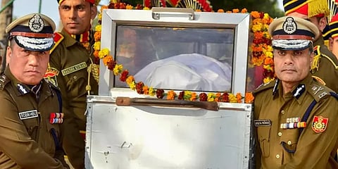 குண்டு பாய்ந்தே காவலர் மரணம்; கல்வீச்சில் கொல்லப்படவில்லை- பிரேத பரிசோதனையில் தகவல்
