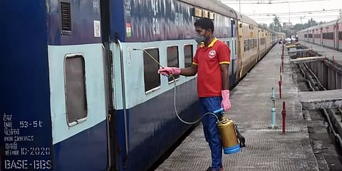ரயில் பெட்டிகளை தனிமை வார்டுகளாக மாற்ற ரயில்வே ஆலோசனை!