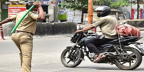 “பொதுமக்களை அடிக்காதீர்கள்; பொறுமையாக சொல்லி புரியவையுங்கள்”: காவலர்களுக்கு அட்வைஸ்