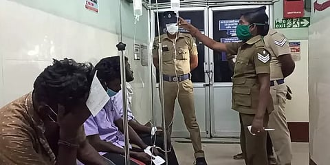 பெரம்பலூர்: அறுவை சிகிச்சைக்கு பயன்படுத்தப்படும் மருந்தை போதைக்காக குடித்த இளைஞர்கள்..!