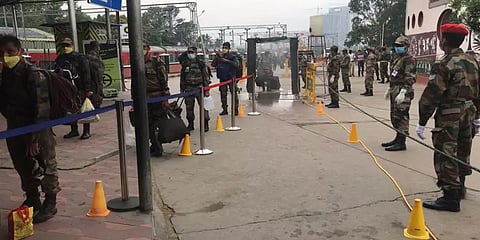 ஒரே ஏடிஎம் மில் பணம் எடுத்த 3 ராணுவ வீரர்களுக்கு கொரோனா
