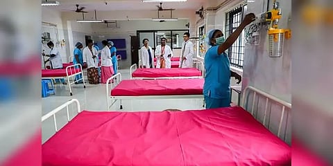 எந்த அறிகுறியும் இல்லாமல் கொரோனா தொற்றுடன் இருப்பவர்களை வீட்டிற்கு அனுப்பிய கேஎம்சி