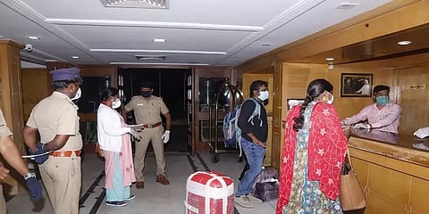 வெளிநாடுகளில் இருந்து விமானம் மூலம் சென்னை வந்தடைந்த தமிழர்கள்!