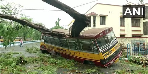 அடித்து வீசிய 'Amphan' புயல் - மேற்கு வங்கத்தில் 12 பேர் உயிரிழப்பு?
