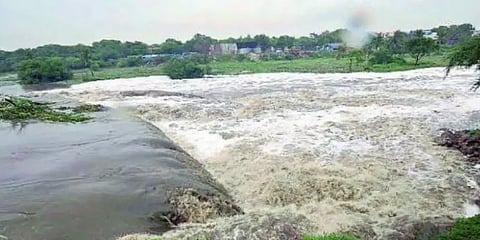 தமிழகத்தின் குடிநீருக்காக திறக்கப்பட்ட கண்டலேறு அணை..!