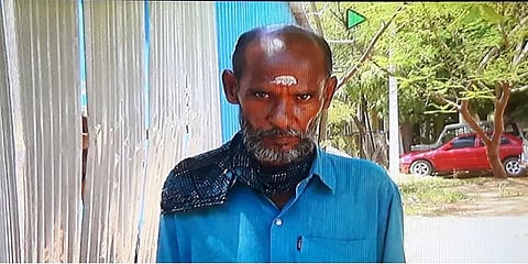 வாடகைக் கேட்டு உடைமைகளை வெளியே வீசிய உரிமையாளர் - பரிதவிக்கும் தொழிலாளி