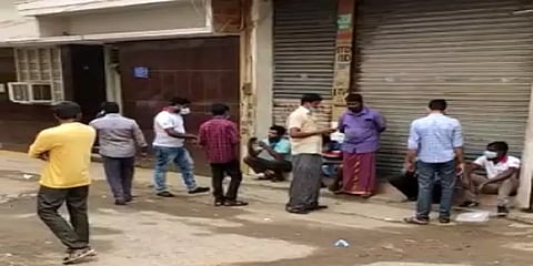“ஓய்வு வழங்காமல் பணி செய்ய வற்புறுத்துகின்றனர்”- 108 ஆம்புலன்ஸ் ஊழியர்கள் போராட்டம்