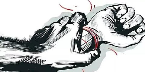 வீட்டில் விளையாடி கொண்டிருந்த சிறுமி - பாலியல் வன்கொடுமை செய்த வளையல் வியாபாரி