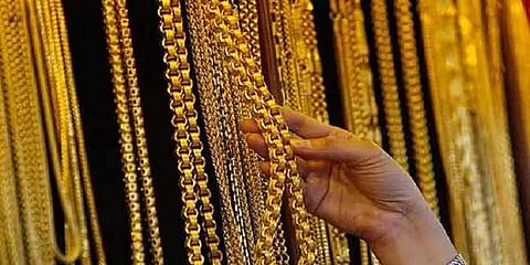 புதிய உச்சத்தில் தங்க விலை : சவரன் ரூ.38,776க்கு விற்பனை