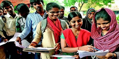கல்லூரி மாணவர்களுக்கு செமஸ்டர் தேர்வு ரத்து: சில சந்தேகங்களும் கல்வியாளர்கள் விளக்கங்களும்