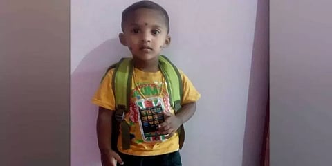 உயிரிழந்த 3 வயது குழந்தையின் வயிற்றில் 1 ரூபாய், 50 பைசா நாணயங்கள் - உடற்கூறாய்வில் தகவல்