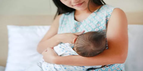 கொரோனா இருந்தாலும் குழந்தைக்கு தாய்ப்பால் கொடுக்கவேண்டும் - WCD அறிக்கை