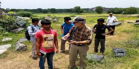 தெலங்கானாவில் மறக்கப்பட்ட 1000 வரலாற்று சின்னங்களைக் கண்டறிந்த இளம் ஆய்வாளர்!!