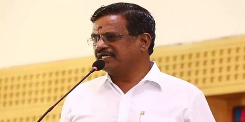 உங்கள் காலில் வீழ்ந்து மன்றாடி கேட்கிறேன்” பாரதிராஜவுக்கு தயாரிப்பாளர் தாணு கோரிக்கை