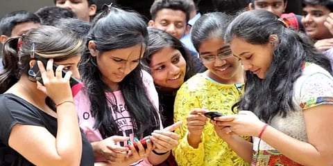 10 ஆம் வகுப்பு தேர்வு முடிவுகள் வெளியீடு: 100 சதவீத தேர்ச்சி