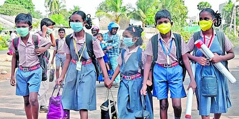 டிசம்பர் மாதம் வரை பள்ளிகள் திறக்க வாய்ப்பில்லை – மத்திய உயர் கல்வித்துறை செயலாளர்