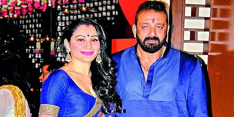 "கடவுள் எங்களுக்கு பரீட்சை வைத்திருக்கிறார்" சஞ்சய் தத் மனைவி உருக்கம் !
