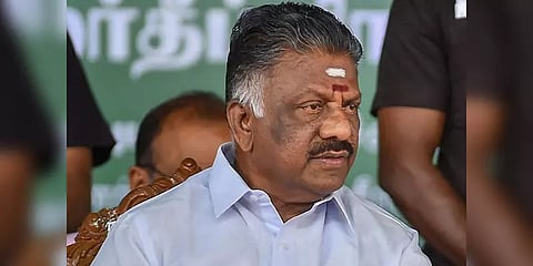 “தாய்வழி வந்த தங்கங்கள் எல்லாம் ஓர்வழி நின்று நேர்வழி சென்றால் நாளை நமதே!” ஓபிஎஸ் ட்வீட்