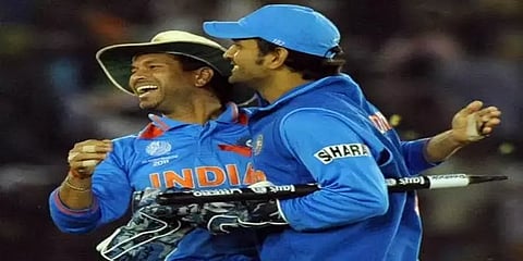 "உங்களின் சாதனை மகத்தானது" தோனிக்கு வாழ்த்து தெரிவித்த சச்சின் !