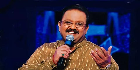 எஸ்.பி.பி இருக்கும் அறையில் அவர் பாடிய பாடல்களை ஒலிக்கவிட்டு சிகிச்சை