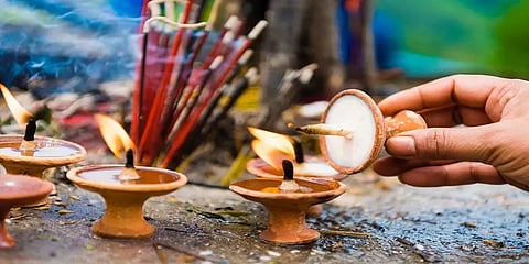 காணாமல் போன மருமகள் - நாக்கை பிளேடால் வெட்டிக்கொண்ட மாமியார்