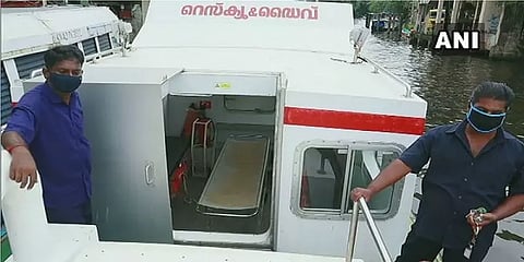 கேரளாவில் கொரோனா நோயாளிகளை அழைத்துச் செல்ல கப்பல் வழி ஆம்புலன்ஸ்