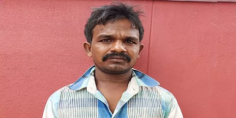 இளம்பெண் குளிப்பதை எட்டிப் பார்த்த வாலிபருக்கு தர்மஅடி... சிறையில் அடைப்பு...