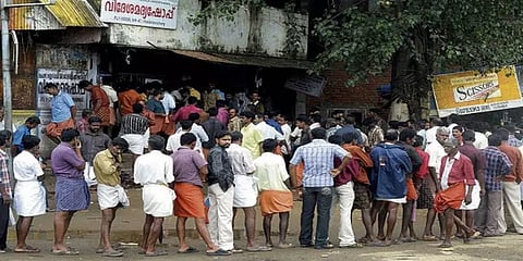 ஓணம் பண்டிகை: கேரளாவில் கூடுதல் நேரம் திறக்கப்படும் மதுக்கடைகள் !