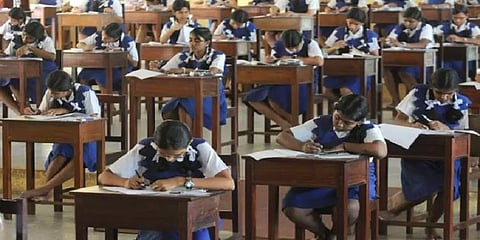 நீட், ஜேஇஇ தேர்வு விவகாரம் -தீர்ப்பை மறுபரிசீலனை செய்ய உச்ச நீதிமன்றத்தில் அமைச்சர்கள் மனு