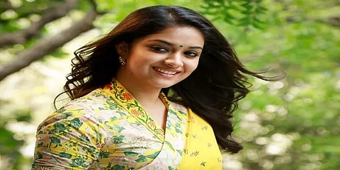 "ஒருமுறை நீங்களும் செய்யவேண்டும்" -சூர்ய நமஸ்காரம் பற்றி கீர்த்தி சுரேஷ்