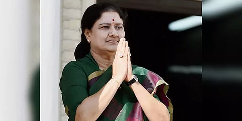 சசிகலாவின் ரூ.300 கோடி சொத்துக்கள் முடக்கம் : வருமான வரித்துறை அதிரடி