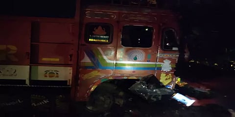 தெலங்கானா: கார் விபத்தில் 5 பேர் உயிரிழப்பு..!