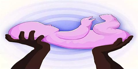 ஆக்ரா : மகப்பேறு சிகிச்சைக்கான தொகையை கட்ட முடியாததால் பச்சிளம் குழந்தையை விற்ற தம்பதியர்