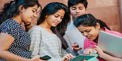 தமிழகத்தில் இறுதியாண்டு பருவத் தேர்வுகள்: ஆன்லைன் மூலமும் நடத்தலாம் என அறிவிப்பு