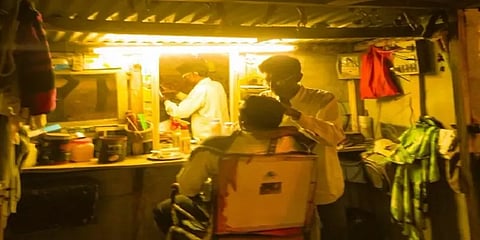 சலூனில் அனுமதிக்கப்படாத பட்டியலின மக்கள்... நவீன காலத்திலும் தொடரும் கேரளத் துயரம்
